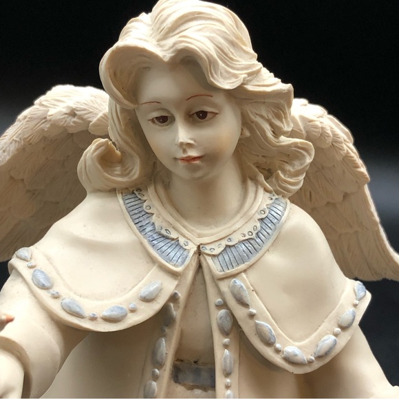 Pam. Sarah’s Angels 30875 Angel with dove “Message of Love” - Picture 2 of 5